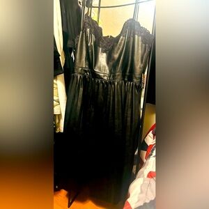 Cute express leather like sleeveless pleated dress!